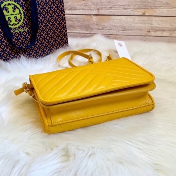 Tory Burch Quilted Daisy Alexa Combo Crossbody Bag - Picture 4 of 8